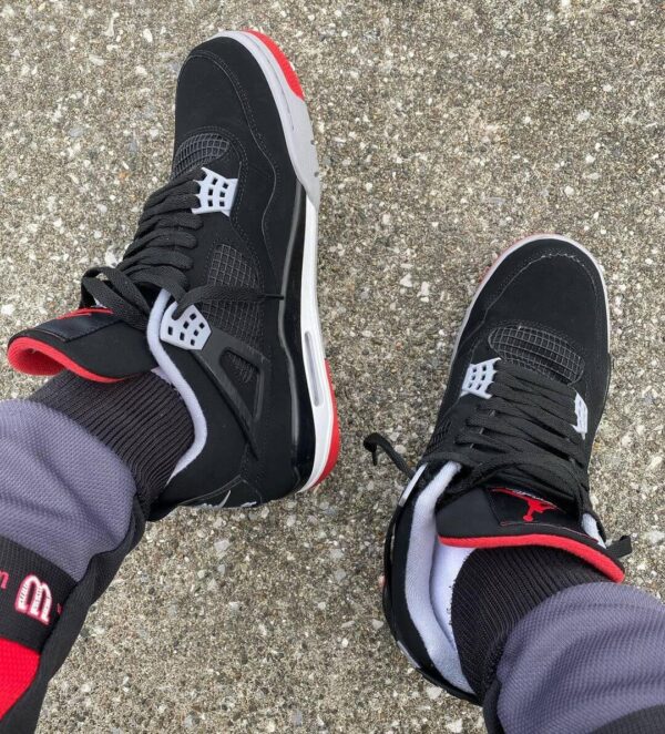 Air Jordan 4 'Bred'