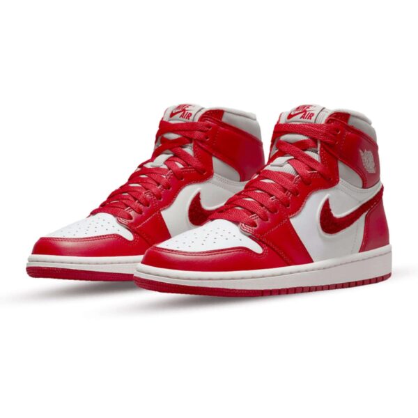 Air Jordan 1 High 'Varsity Red / Newstalgia'