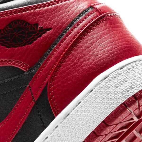 Air Jordan 1 Mid 'Banned Bred'