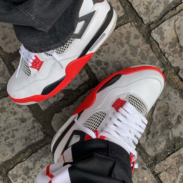 Air Jordan 4 'Fire Red'